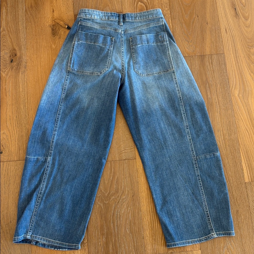 Anthropology. The Kenna Mid-Rise Heritage Barrel jean by Pilcro. Size 27. - Picture 6 of 7